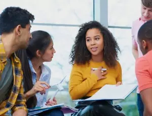 Groupe de collaborateurs alternants