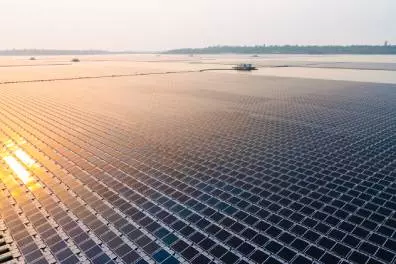 Energie renouvelable : champs de panneaux solaires
