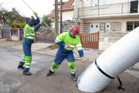 Water leak detection lining